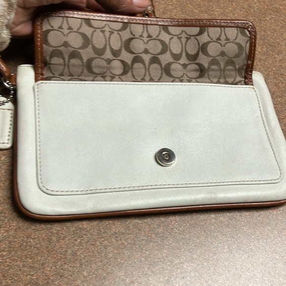 Vintage Coach Wristlet - Picture 4 of 13